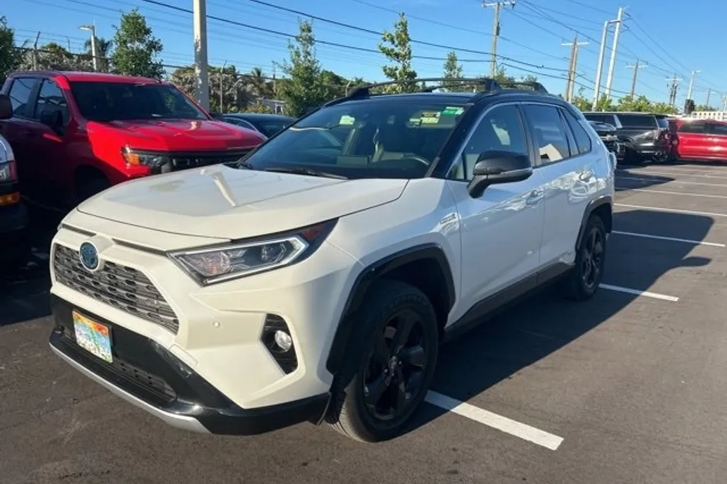 2020 Toyota RAV4 Hybrid XSE photo 1