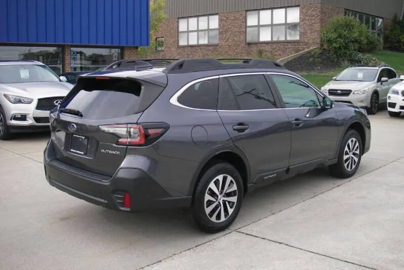 2020 Subaru Outback Premium photo 1
