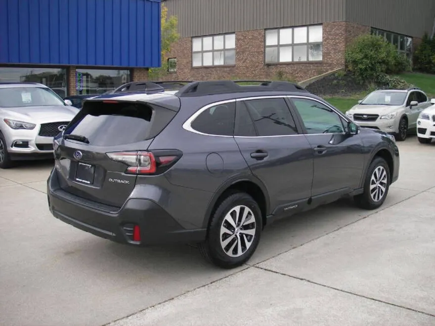 2020 Subaru Outback Premium photo 1