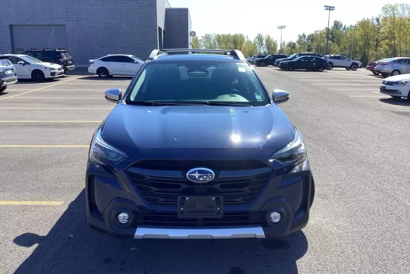 2023 Subaru Outback Touring photo 1