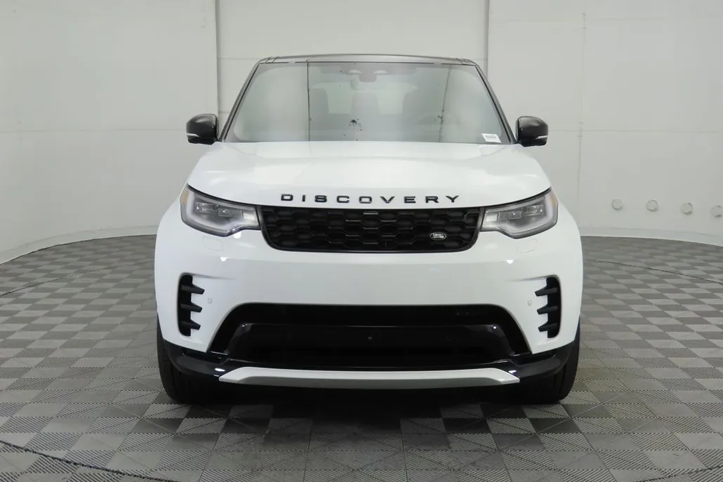 2024 Land Rover Discovery SE photo 1