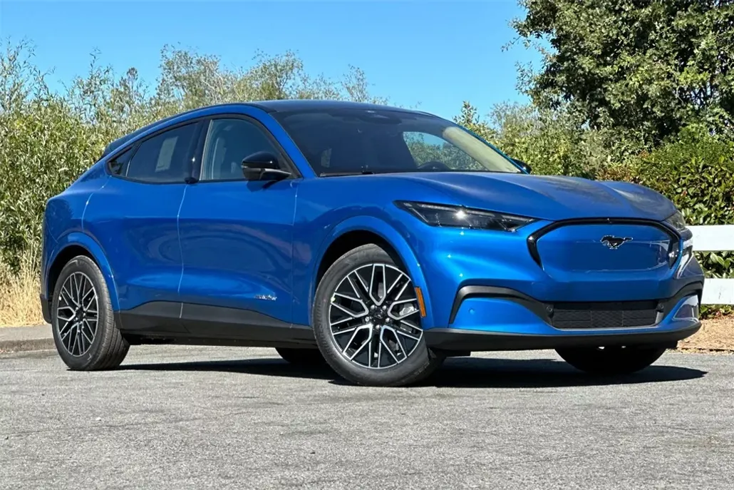 2025 Ford Mustang Mach-E Premium photo 1