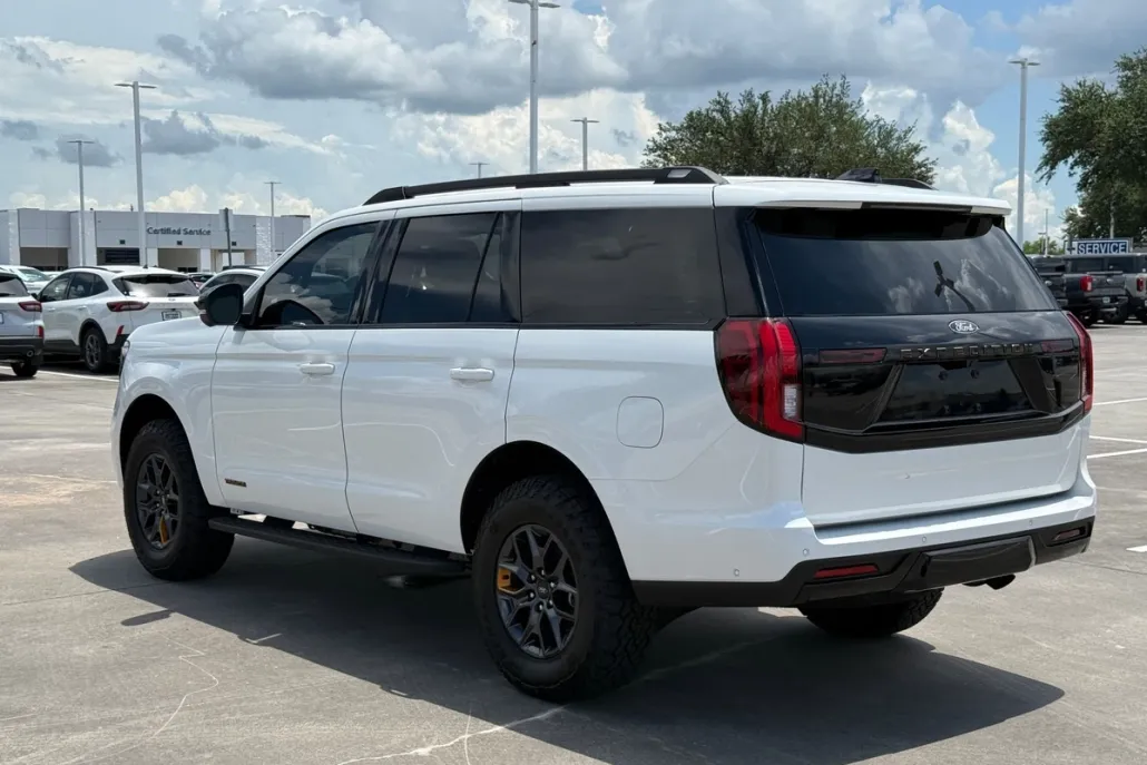 2025 Ford Expedition photo 1