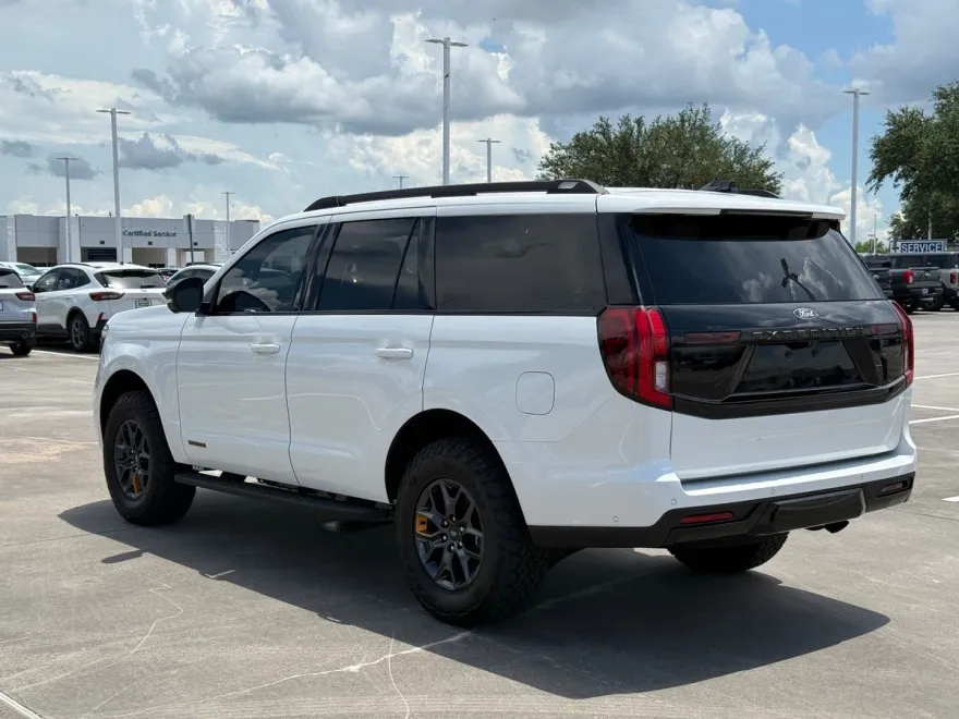 2025 Ford Expedition photo 1