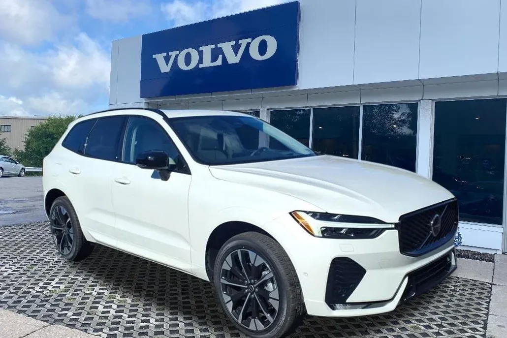 2026 Volvo XC60 B5 photo 1