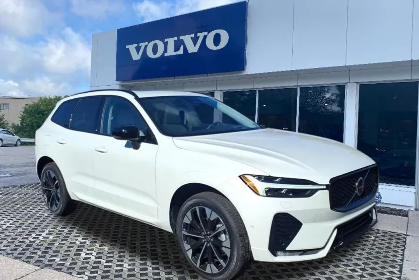 2026 Volvo XC60 B5 photo 1