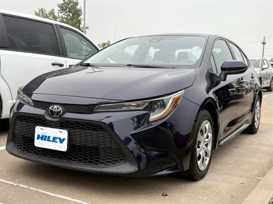 2022 Toyota Corolla LE photo 1