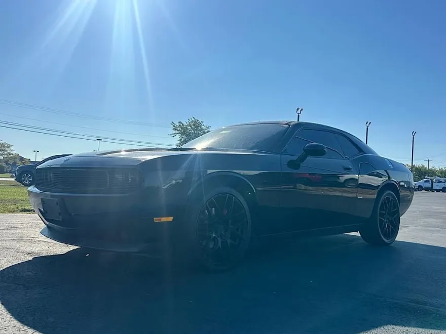 2009 Dodge Challenger SE photo 1