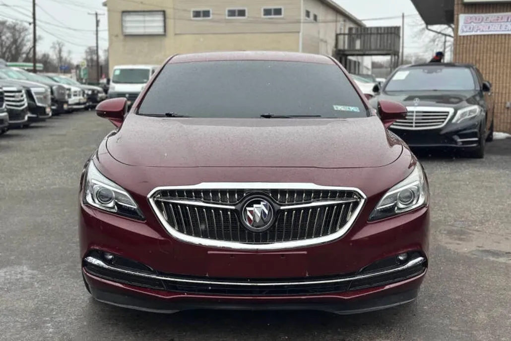 2017 Buick LaCrosse Essence photo 1
