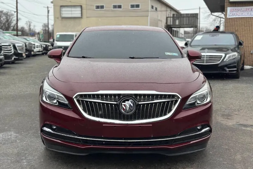2017 Buick LaCrosse Essence photo 1