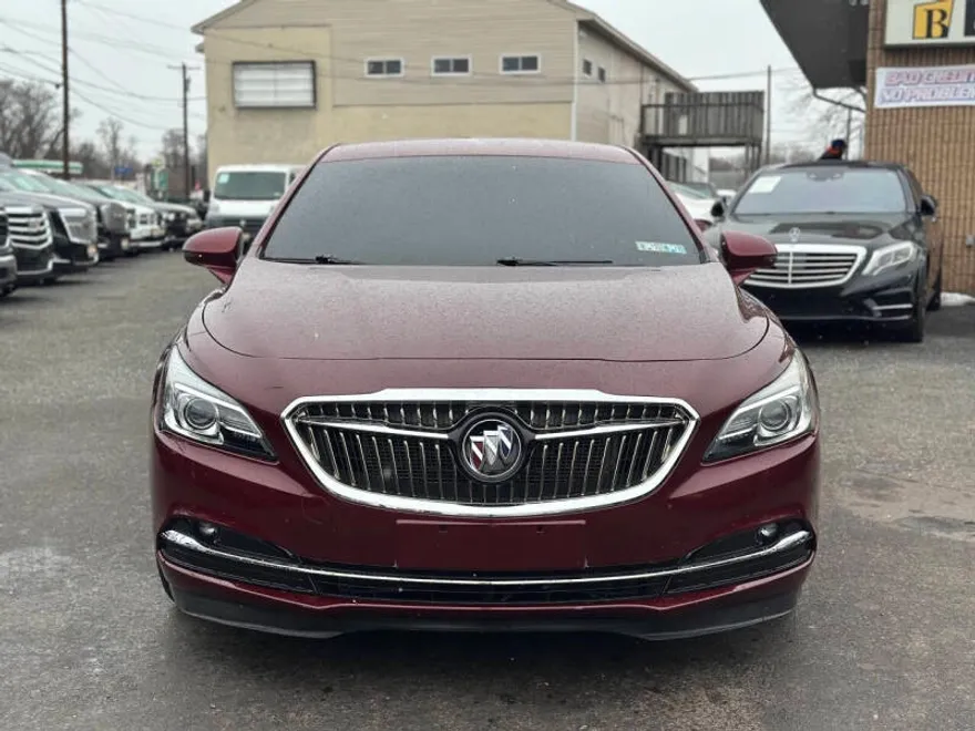 2017 Buick LaCrosse Essence photo 1