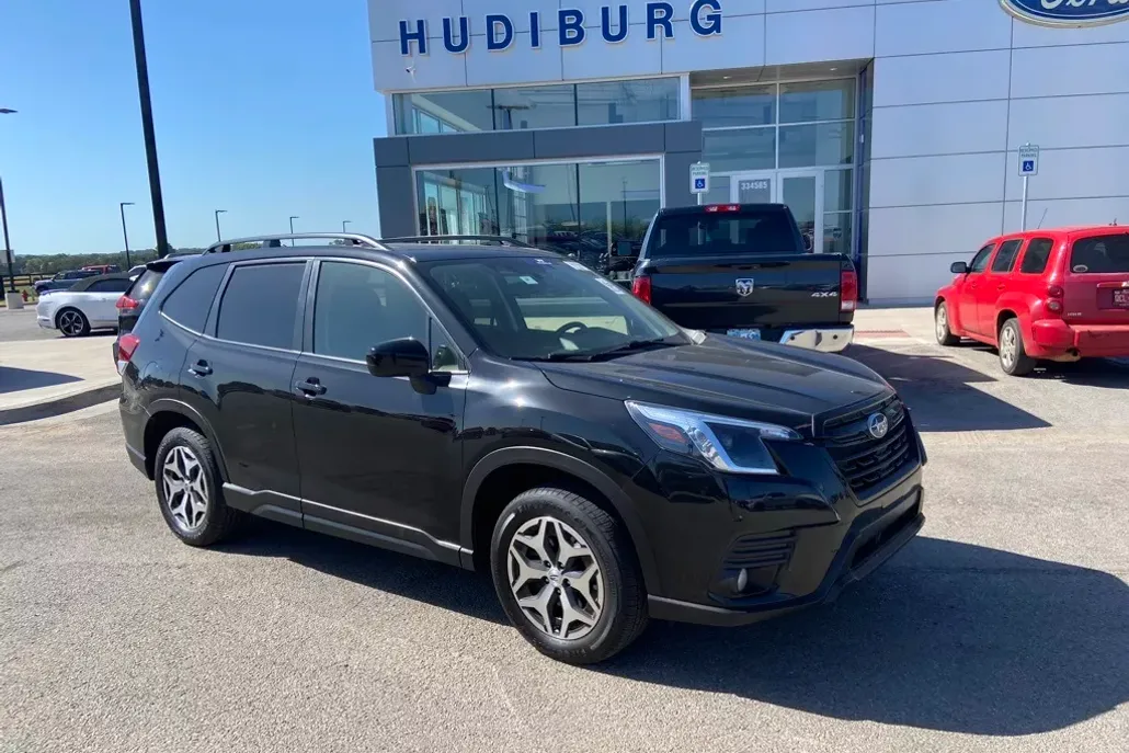 2022 Subaru Forester Premium photo 1