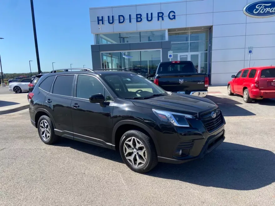 2022 Subaru Forester Premium photo 1
