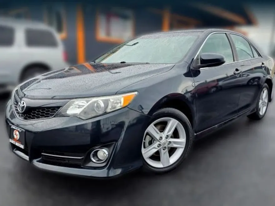 2013 Toyota Camry photo 1