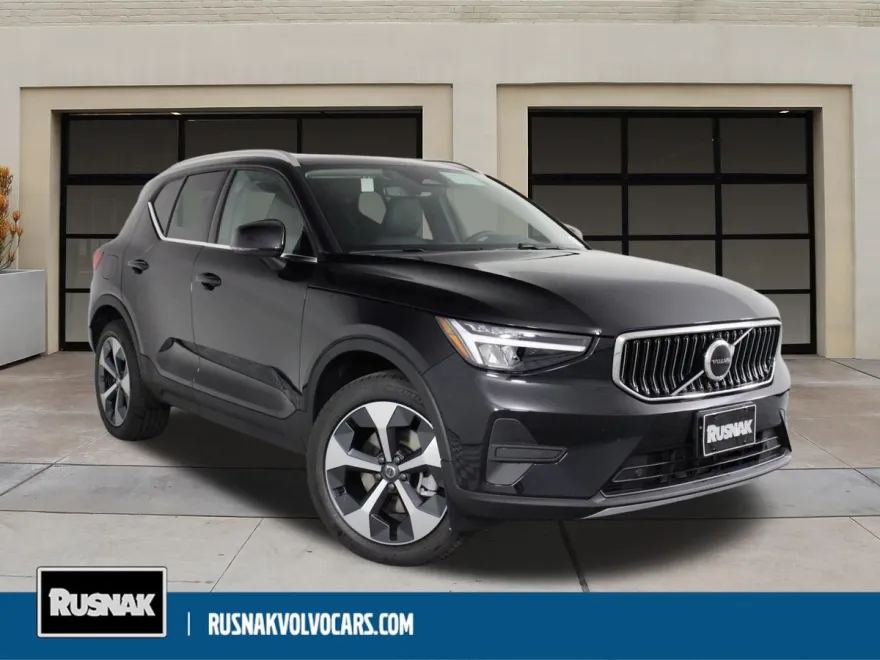 2025 Volvo XC40 Core photo 1