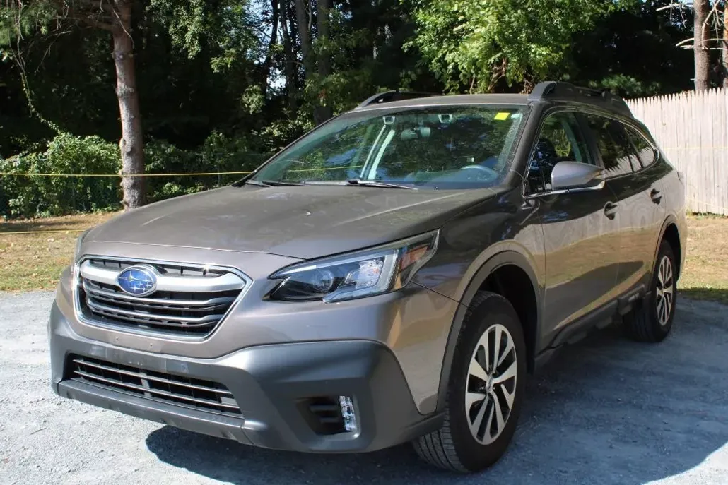 2022 Subaru Outback Premium photo 1