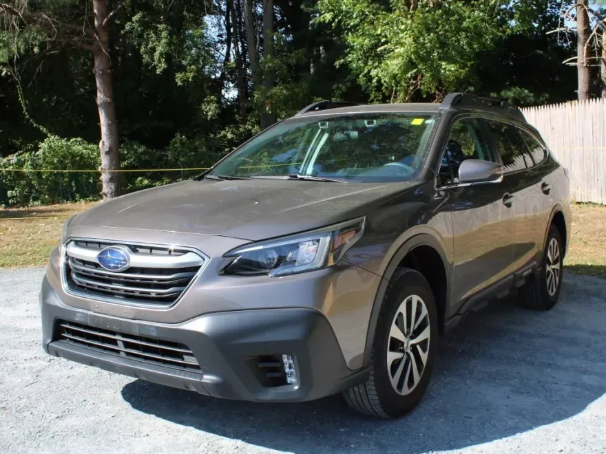 2022 Subaru Outback Premium photo 1