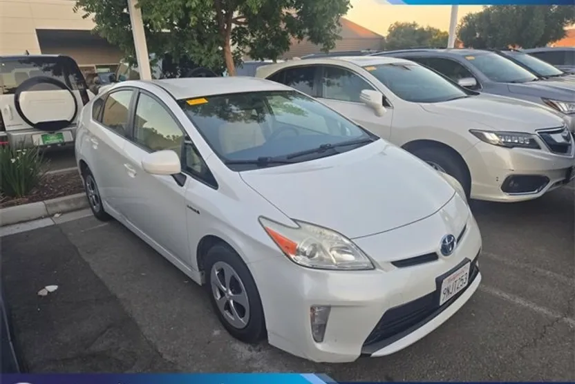 2015 Toyota Prius Four photo 1