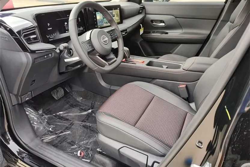 2025 Nissan Kicks SR photo 1