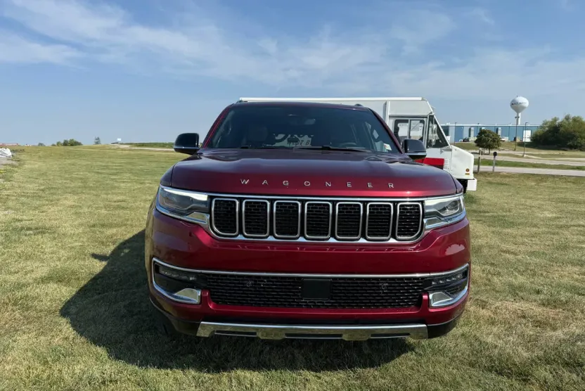 2024 Jeep Wagoneer L Series III photo 1