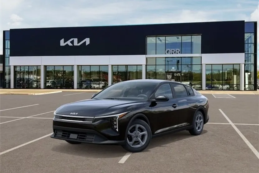 2025 Kia K4 LXS photo 1