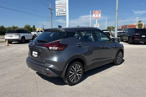 2022 Nissan Kicks SV photo 2