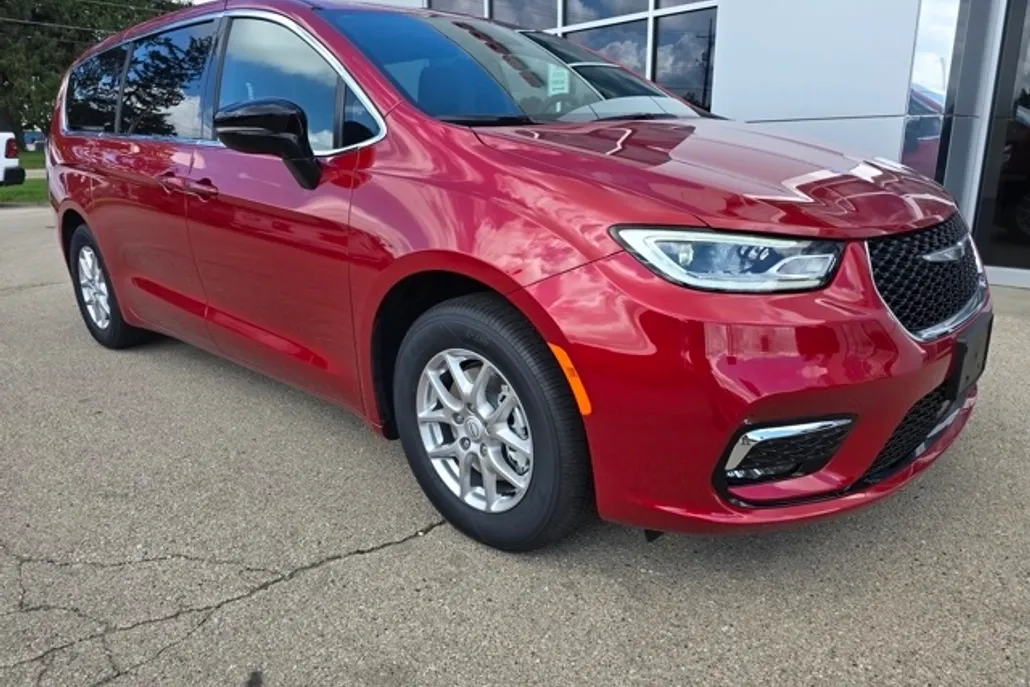 2026 Chrysler Pacifica photo 1