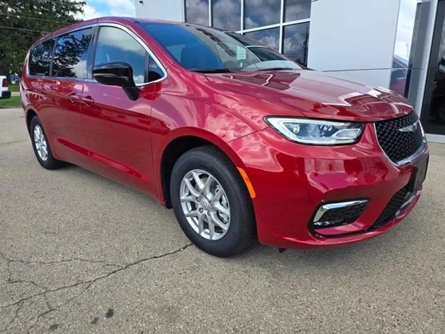 2026 Chrysler Pacifica photo 1