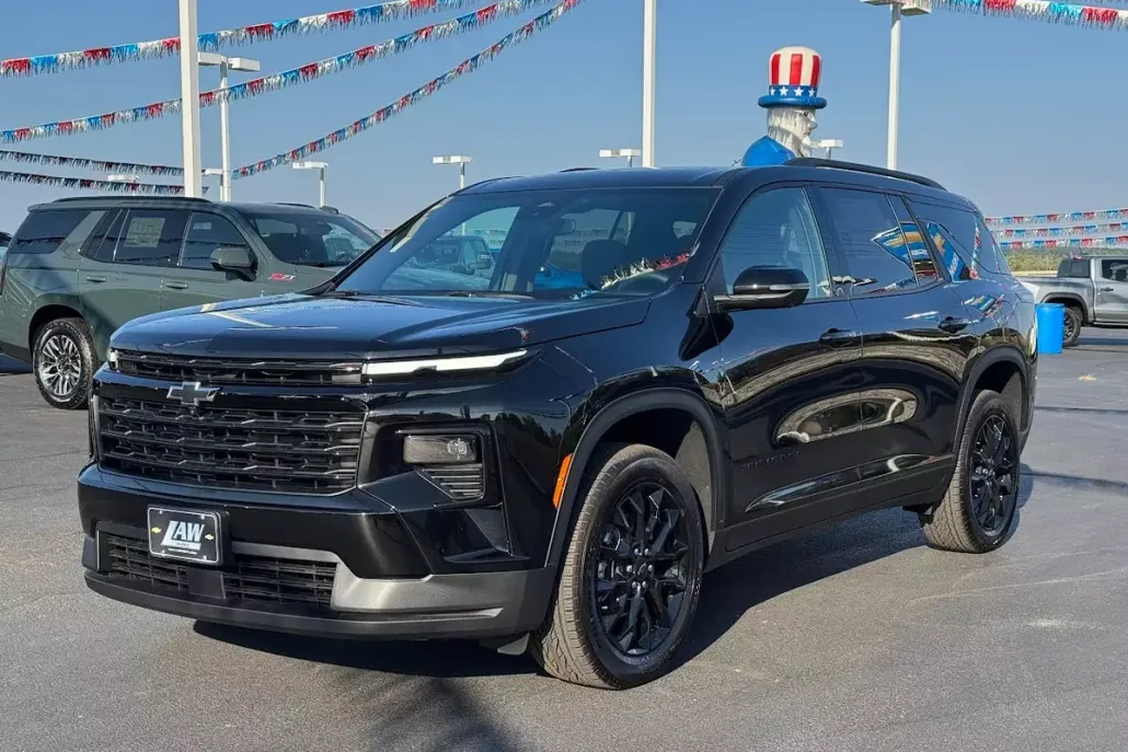 2025 Chevrolet Traverse photo 1