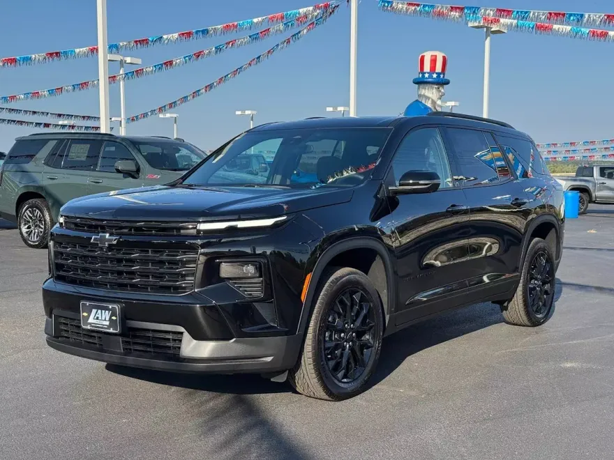 2025 Chevrolet Traverse photo 1