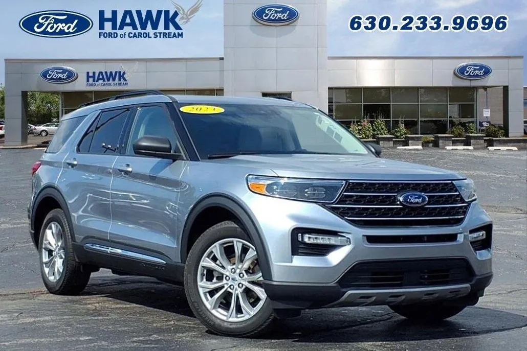 2023 Ford Explorer XLT photo 1