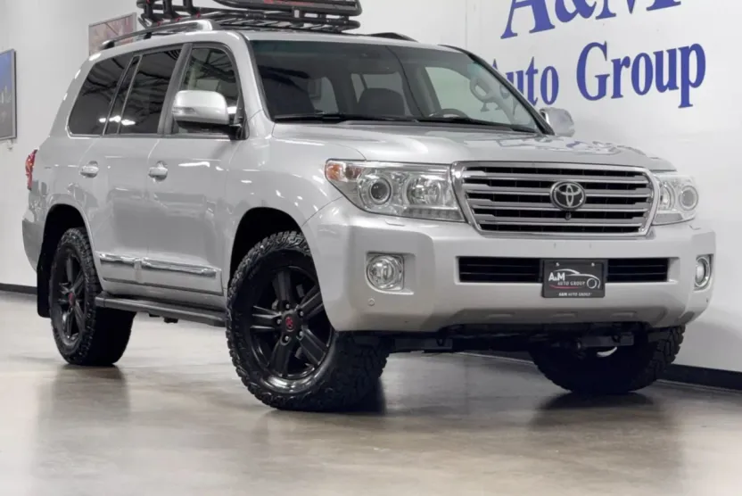 2015 Toyota Land Cruiser photo 1