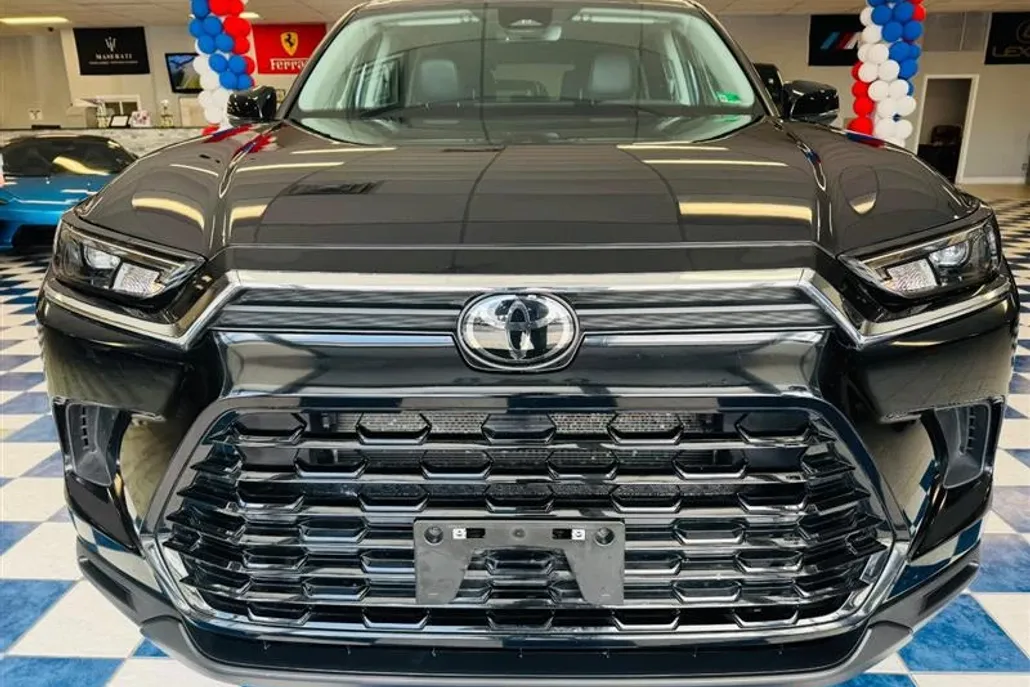 2025 Toyota Grand Highlander Platinum photo 1