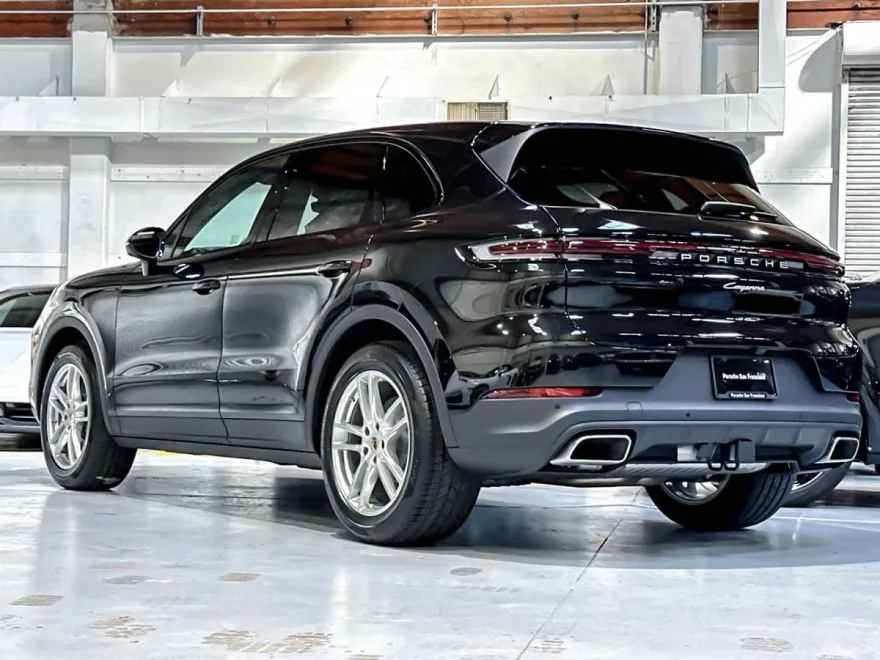 2025 Porsche Cayenne photo 1