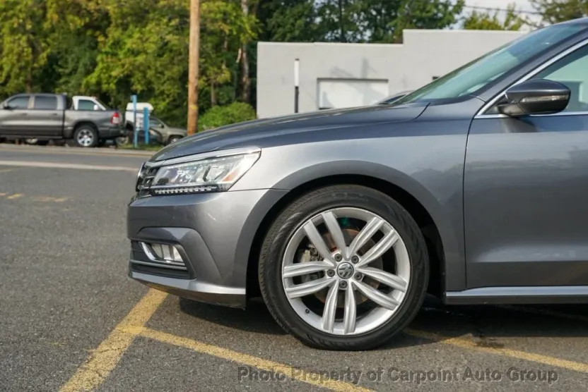 2018 Volkswagen Passat 2.0T SE photo 1