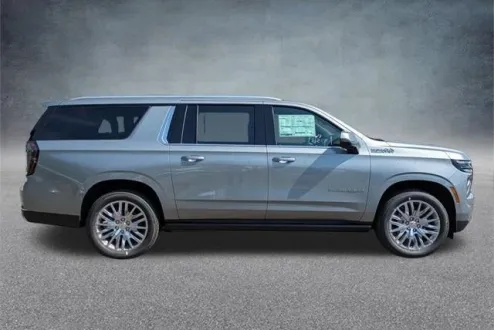 2025 Chevrolet Suburban High Country photo 2