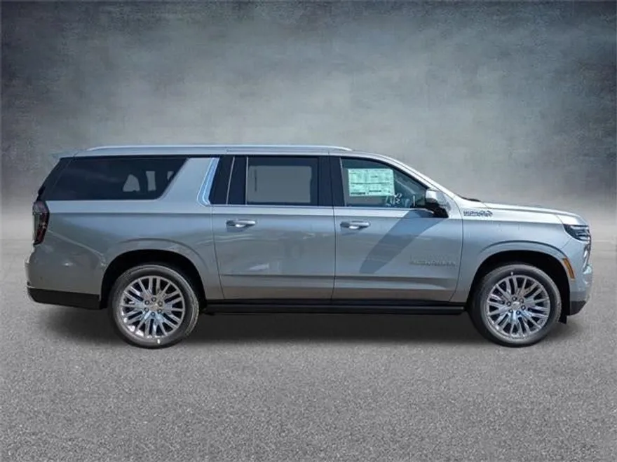 2025 Chevrolet Suburban High Country photo 2