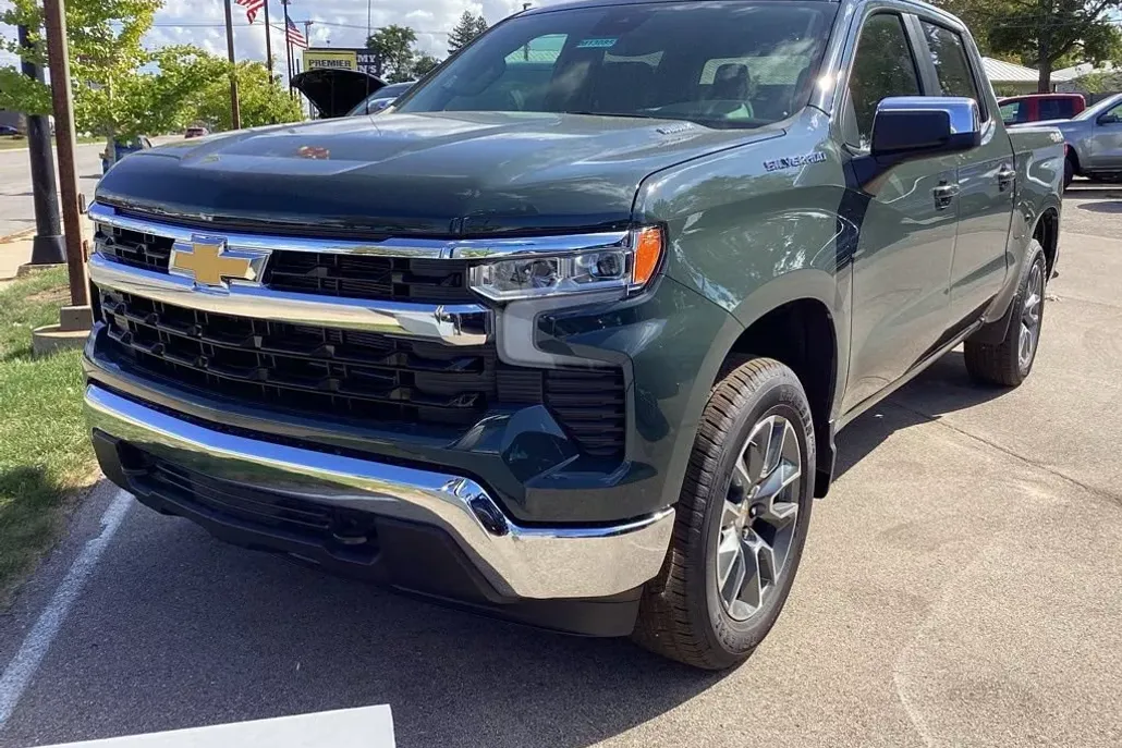 2026 Chevrolet Silverado 1500 LT photo 1