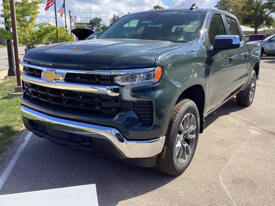 2026 Chevrolet Silverado 1500 LT photo 1