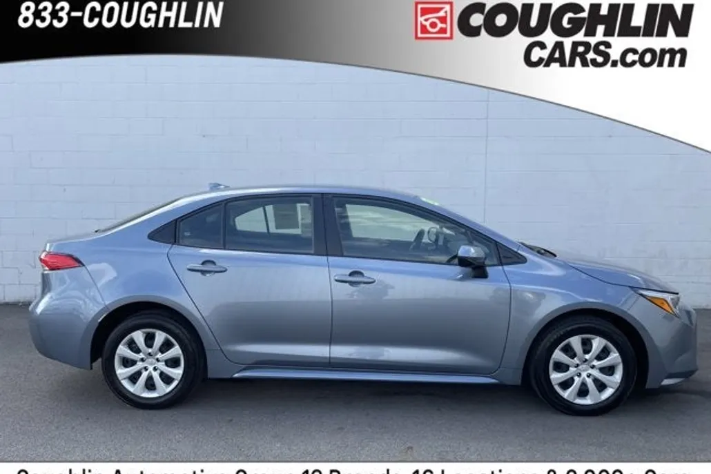 2023 Toyota Corolla LE photo 1