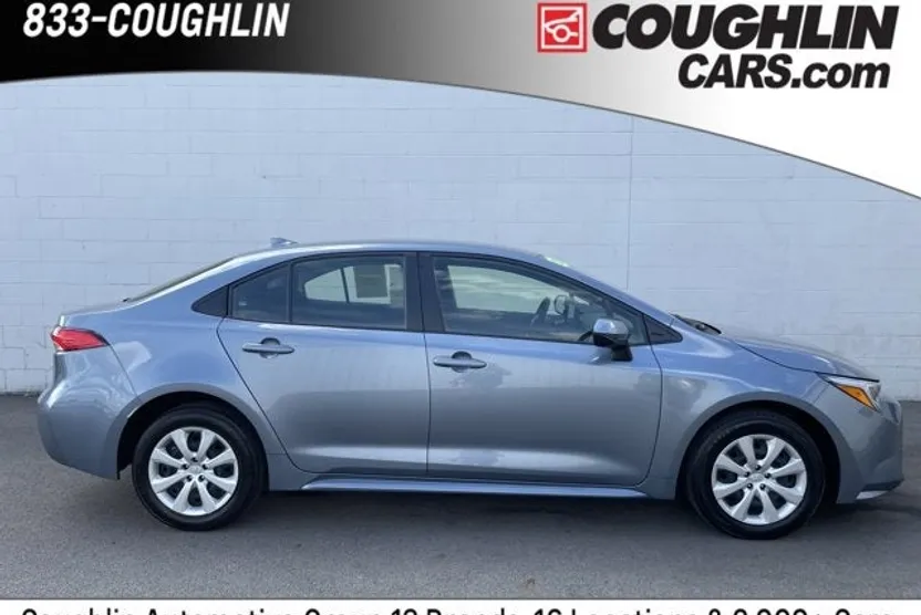 2023 Toyota Corolla LE photo 1