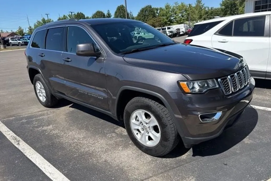 2017 Jeep Grand Cherokee Laredo photo 1