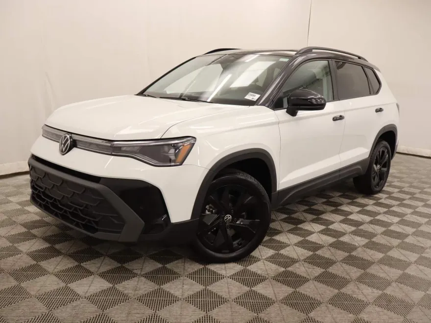 2025 Volkswagen Taos SE photo 1