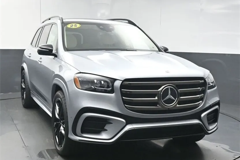 2025 Mercedes Benz GLS 450 4MATIC photo 1