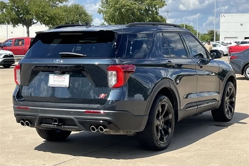 2023 Ford Explorer ST photo 1