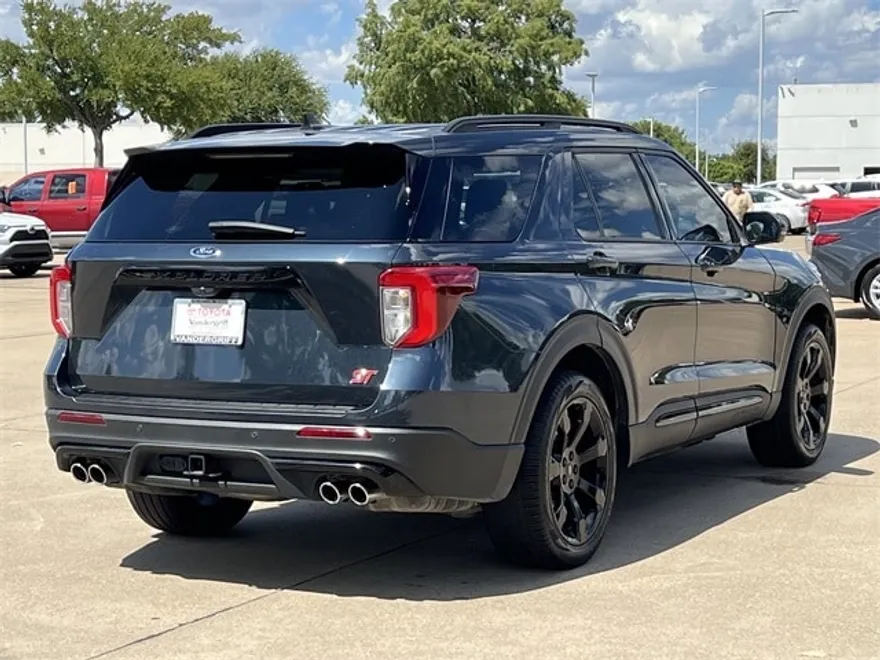 2023 Ford Explorer ST photo 1