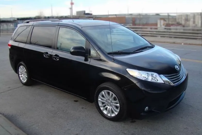 2012 Toyota Sienna XLE photo 1
