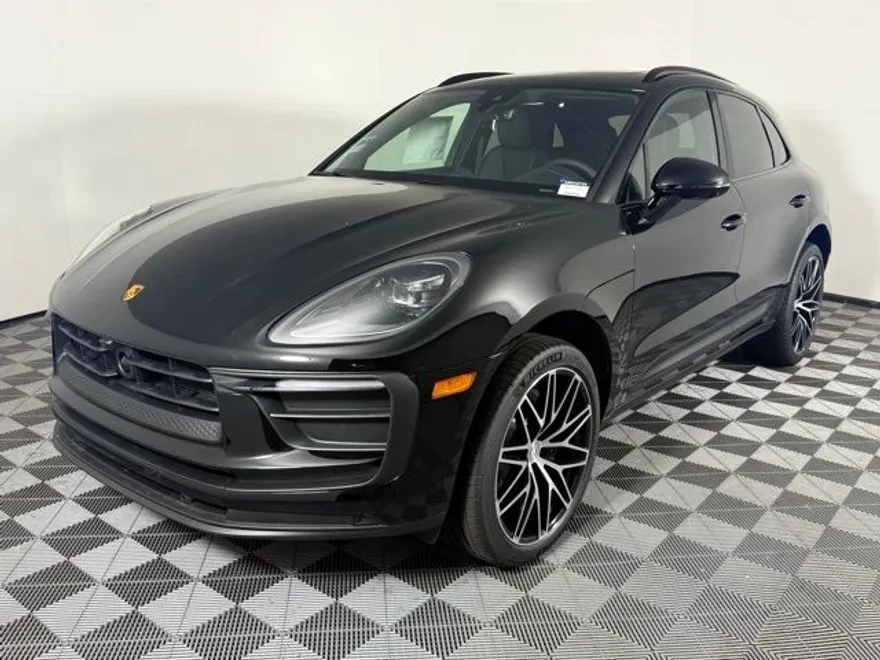 2025 Porsche Macan T photo 1
