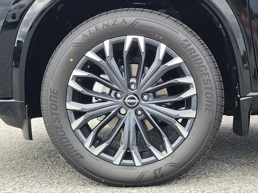 2026 Nissan Rogue Platinum photo 1