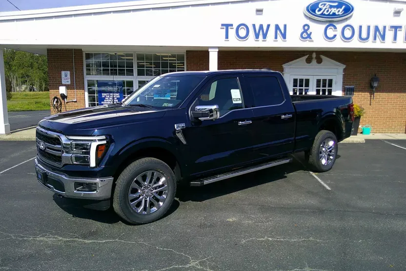 2025 Ford F-150 Lariat photo 1
